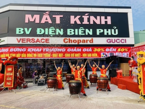 Múa lân sư rồng tại Mắt Kính Điện Biên Phủ