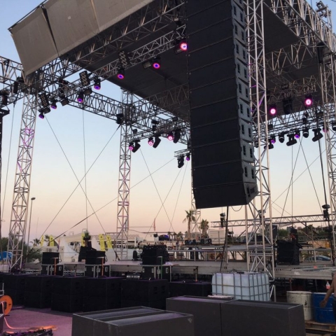 Địa điểm cho thuê thiết bị sự kiện giá rẻ Phan Thiết uy tín, nên thuê hay mua?