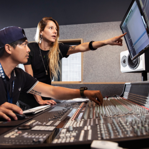 Dịch vụ âm thanh ánh sáng giá rẻ chuyên nghiệp Tây Ninh và vai trò người phụ trách mà bạn cần biết